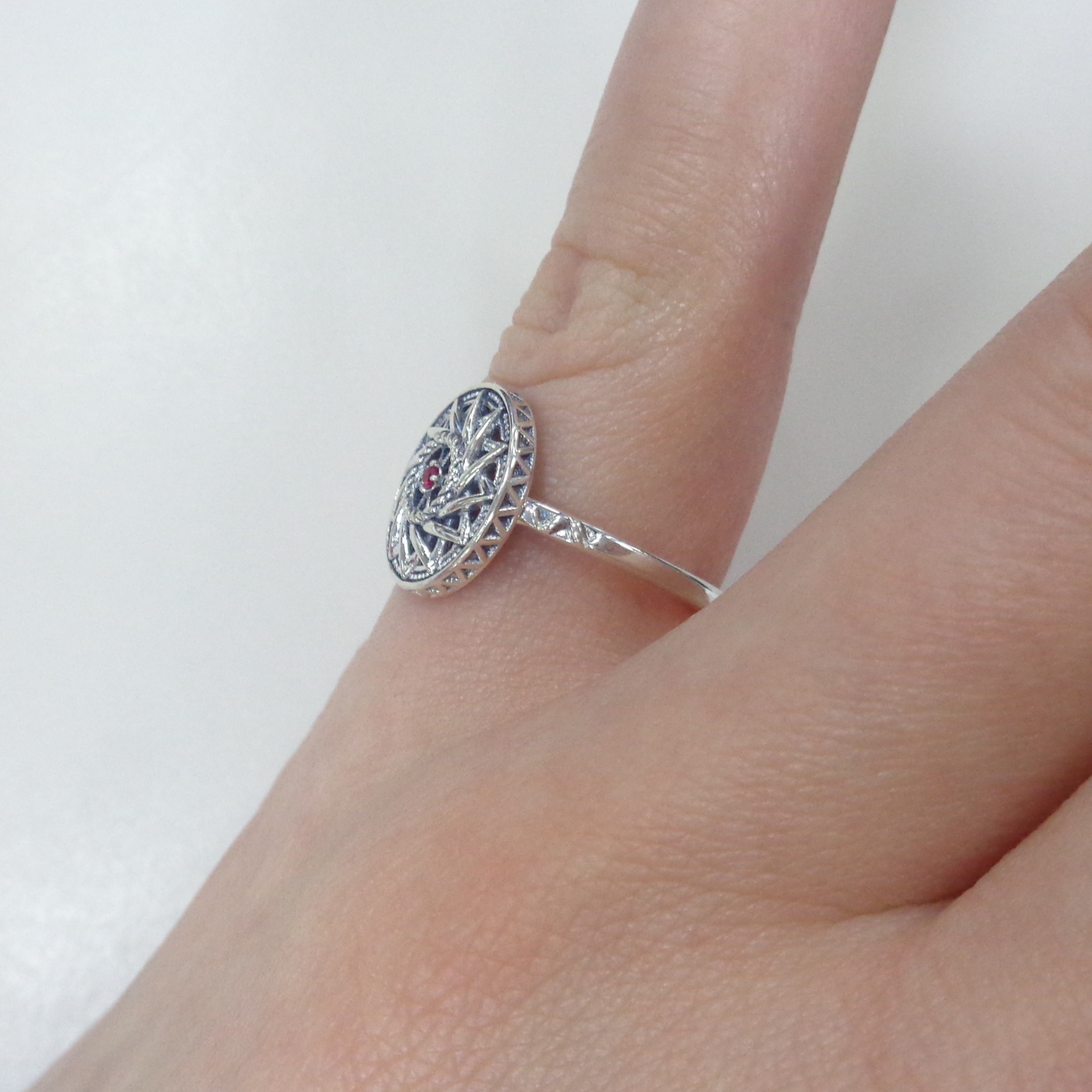 Серебряное кольцо с рубином "Эрцгамма"